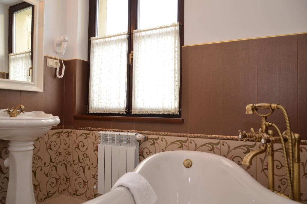 Chateau Royal Hotel Berezovka  Zimmer foto